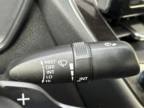 Used 2022 Toyota Corolla SE image 38