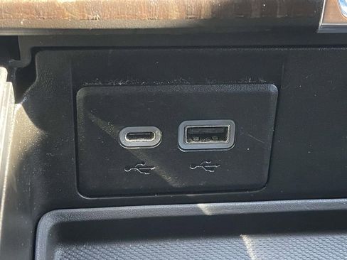 Used 2022 GMC Yukon XL Denali w/ Denali Premium Package image 27