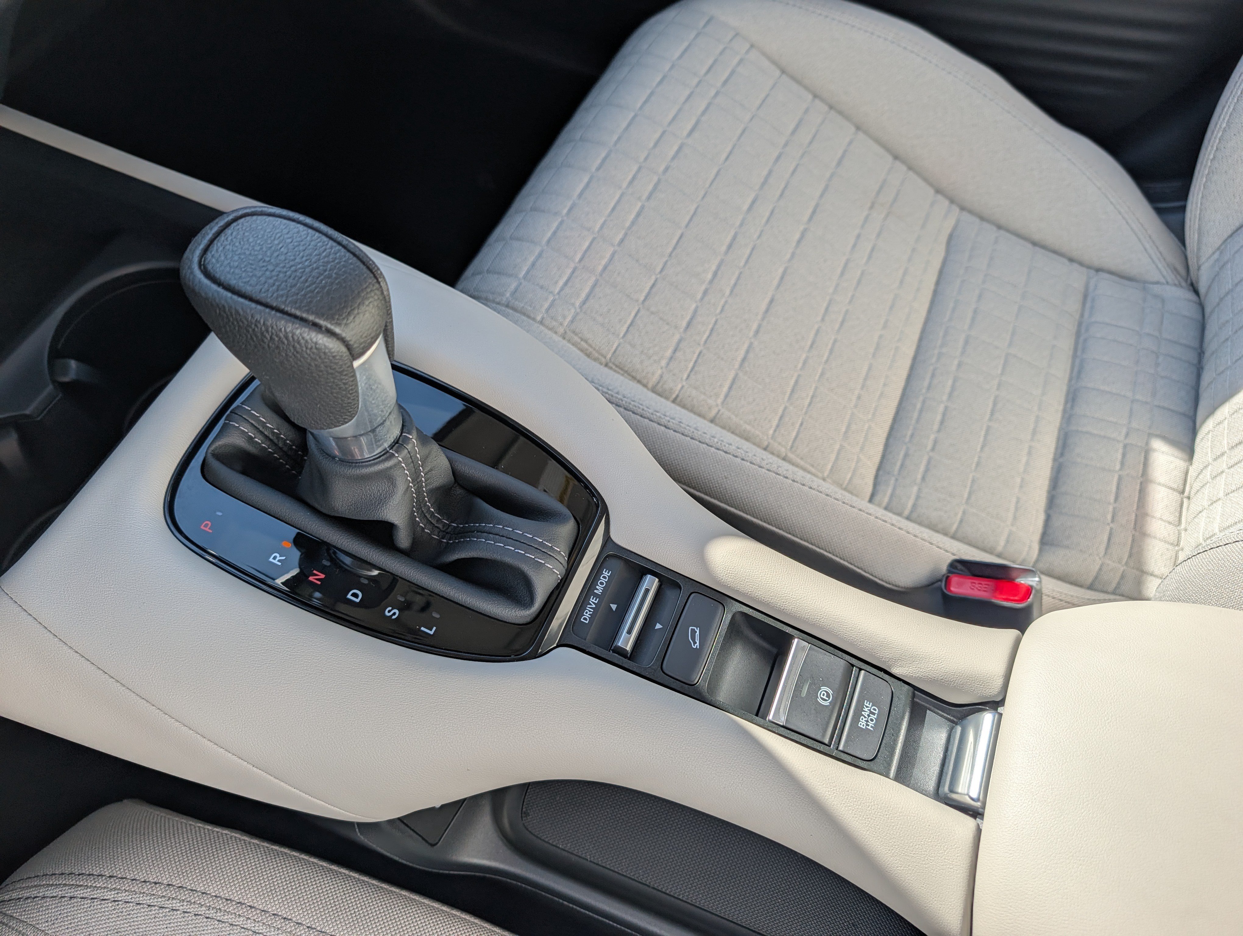 Used 2025 Honda HR-V LX image 31
