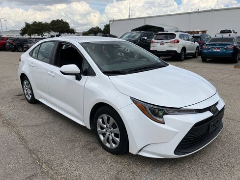 Used 2025 Toyota Corolla LE FWD image 3