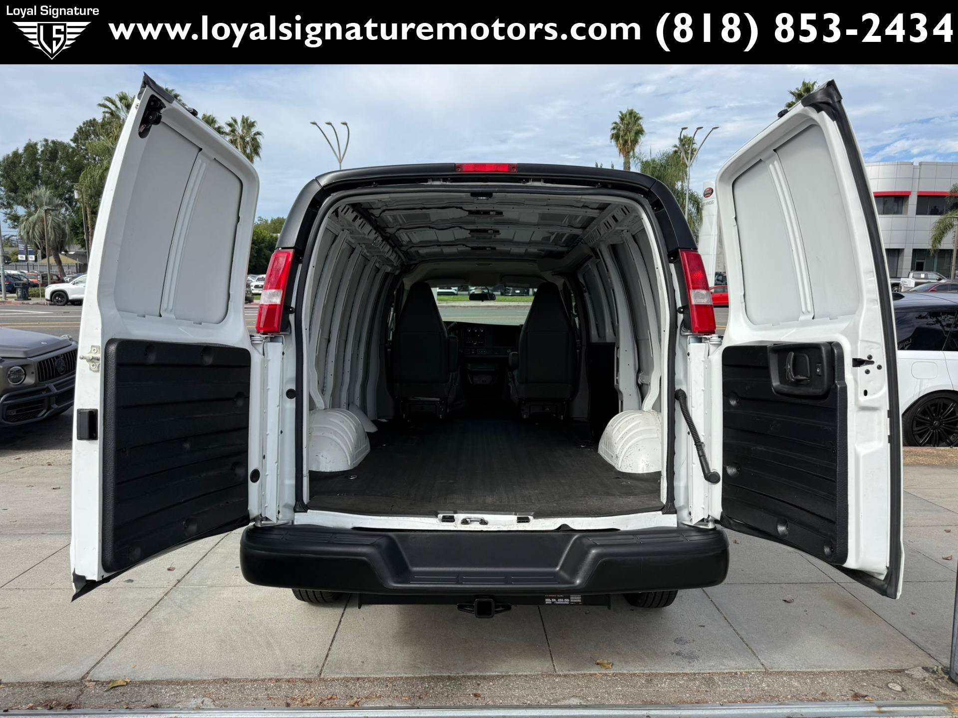 Used 2022 Chevrolet Express 2500 w/ Driver Convenience Package RWD image 11