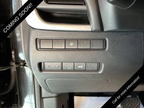 Used 2025 Nissan Rogue SV AWD/4WD image 18