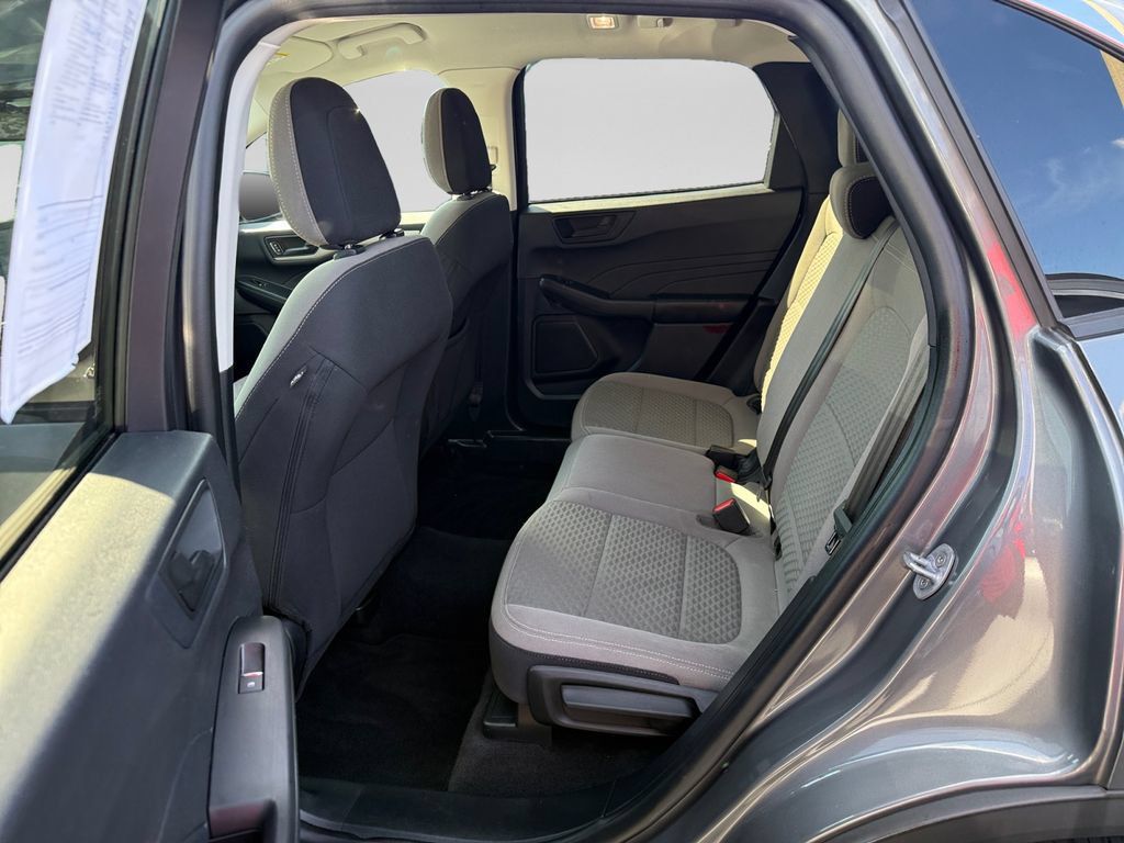 Used 2022 Ford Escape SE FWD image 16