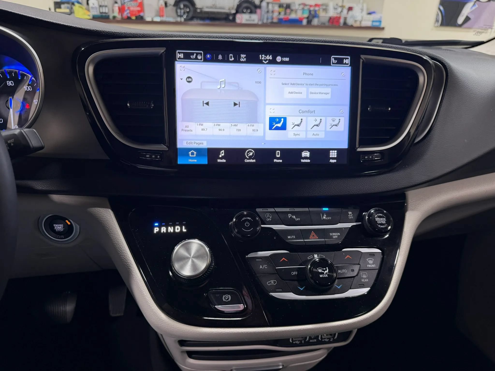 Used 2023 Chrysler Pacifica Touring-L FWD image 46