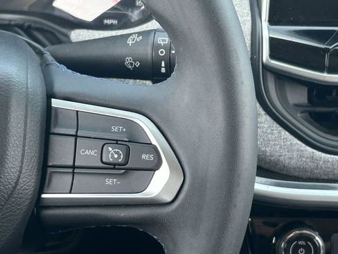Used 2022 Jeep Compass Latitude FWD image 25