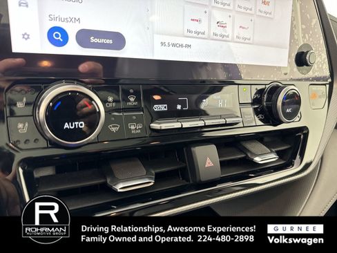 Used 2023 Toyota Highlander Platinum image 9