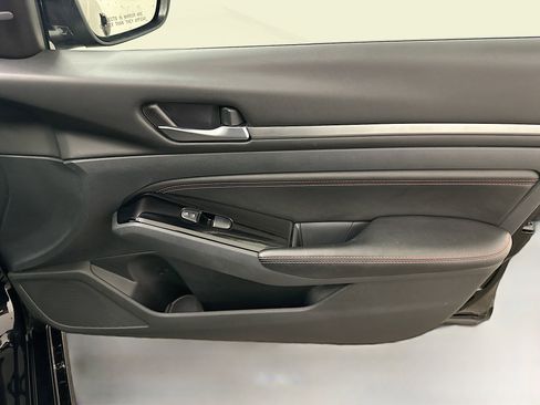 Used 2023 Nissan Altima 2.5 SR image 32