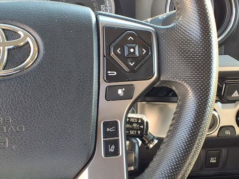 Used 2018 Toyota Tacoma SR image 18