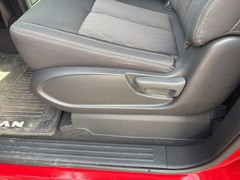 Certified 2024 Nissan Titan SV image 20