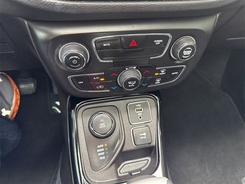 Used 2019 Jeep Compass Limited image 14