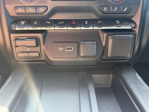 Used 2020 GMC Sierra 2500 AT4 w/ AT4 Premium Package AWD/4WD image 21