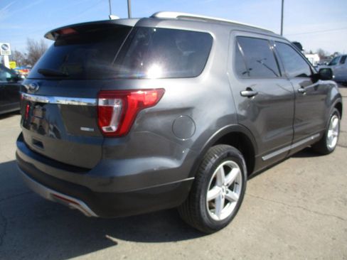 Used 2017 Ford Explorer XLT w/ Equipment Group 202A image 6