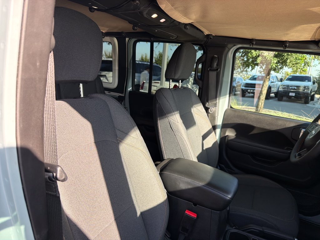 Used 2024 Jeep Wrangler Unlimited w/ Convenience Group AWD/4WD image 35