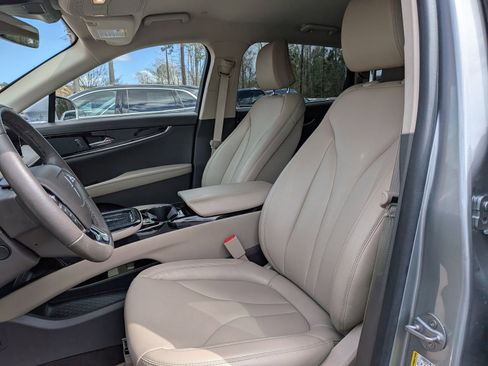 Used 2023 Lincoln Nautilus FWD w/ Premium Package image 11