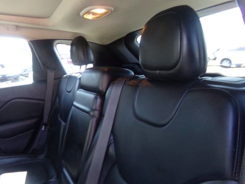 Used 2017 Jeep Cherokee High Altitude image 32