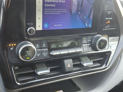 Used 2023 Toyota Highlander XLE image 16