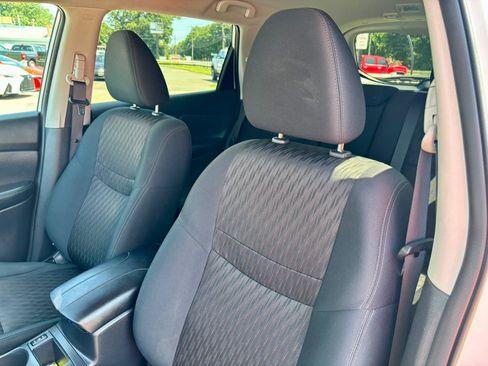 Used 2018 Nissan Rogue SV AWD/4WD image 17