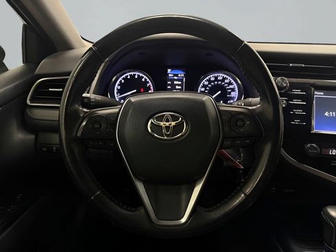 Used 2019 Toyota Camry SE FWD image 17