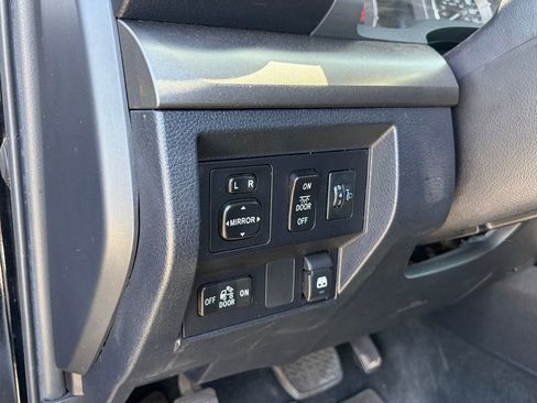 Used 2017 Toyota Tundra SR5 w/ SR5 Upgrade Package AWD/4WD image 7