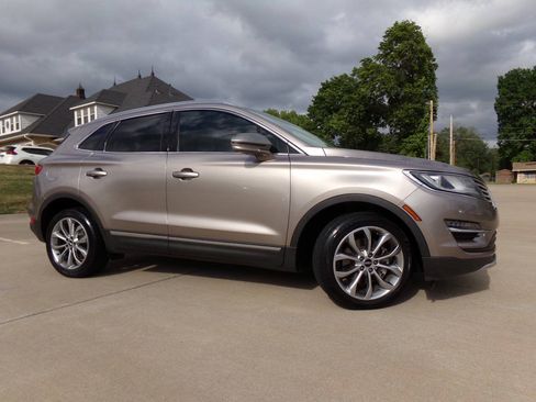 Used 2018 Lincoln MKC Select w/ Select Plus Package FWD image 9