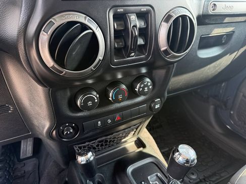 Used 2017 Jeep Wrangler Unlimited Sport w/ Quick Order Package 24S AWD/4WD image 18