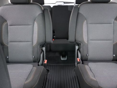 Used 2020 Chevrolet Traverse LT image 37