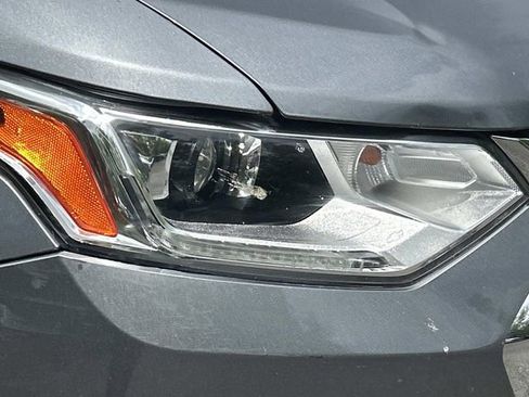 Used 2019 Chevrolet Traverse LS FWD image 9