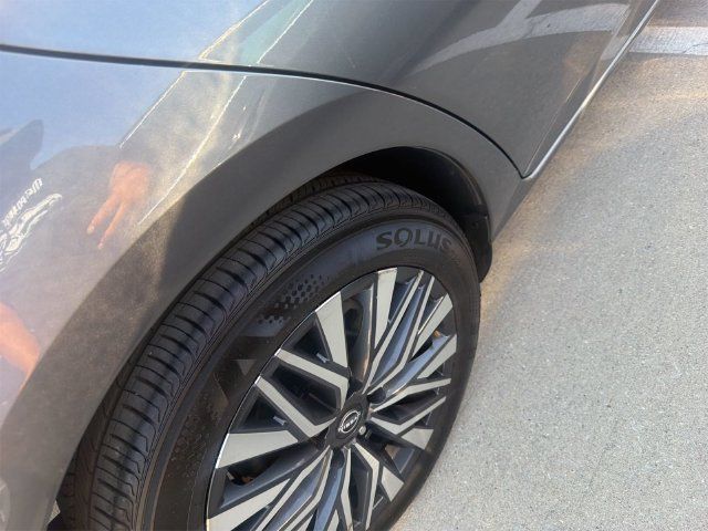 Used 2024 Nissan Altima 2.5 SV FWD image 4