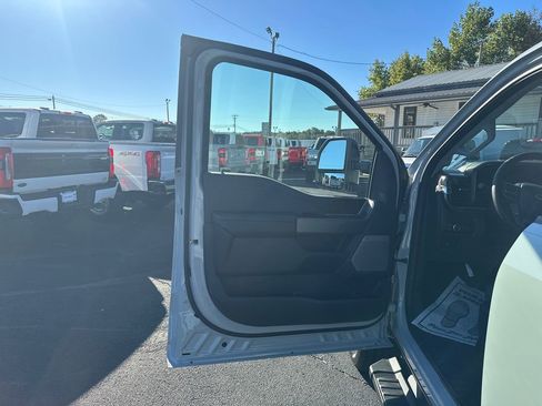 New 2026 Ford F250 Lariat w/ Black Appearance Package image 16