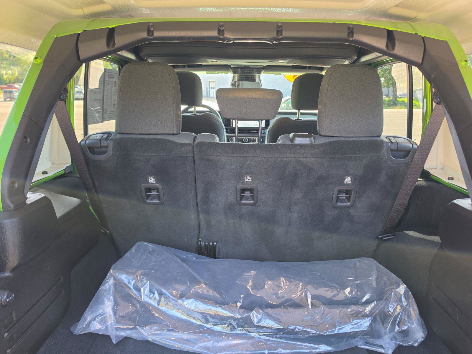 Used 2025 Jeep Wrangler Unlimited Sport AWD/4WD image 16