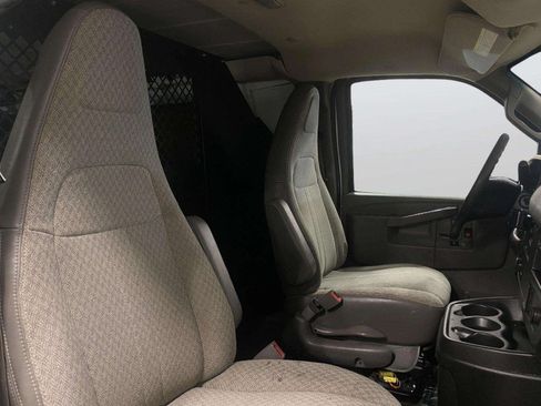 Used 2017 Chevrolet Express 2500 Extended RWD image 24