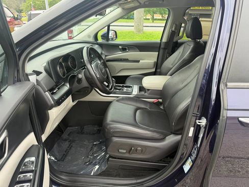 Used 2024 Kia Carnival LX FWD image 14
