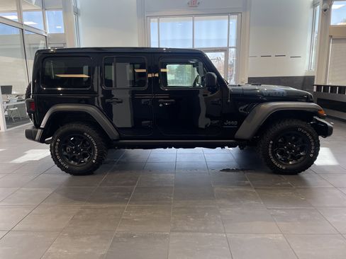 Used 2023 Jeep Wrangler Unlimited w/ Sun & Screen Package AWD/4WD image 14