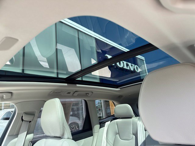 Used 2023 Volvo XC60 B5 Plus w/ Climate Package AWD/4WD image 28