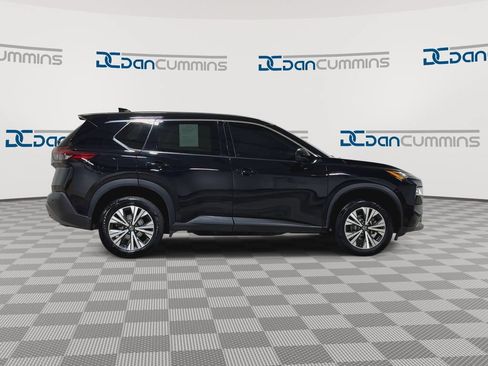 Used 2021 Nissan Rogue SV FWD image 2