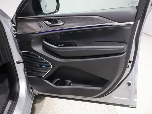 Used 2022 Jeep Grand Cherokee L Overland w/ Advanced Protech Group III AWD/4WD image 26