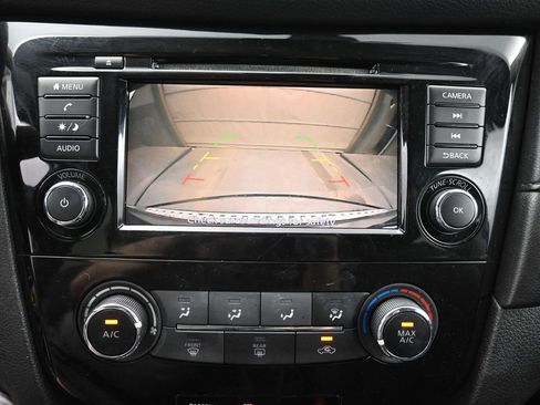 Used 2019 Nissan Rogue S w/ Special Edition Package FWD image 9