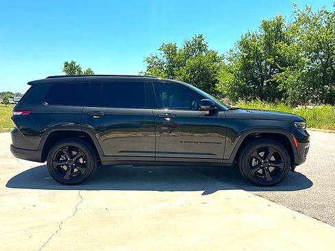 Used 2024 Jeep Grand Cherokee L Limited w/ Black Appearance Package AWD/4WD image 9