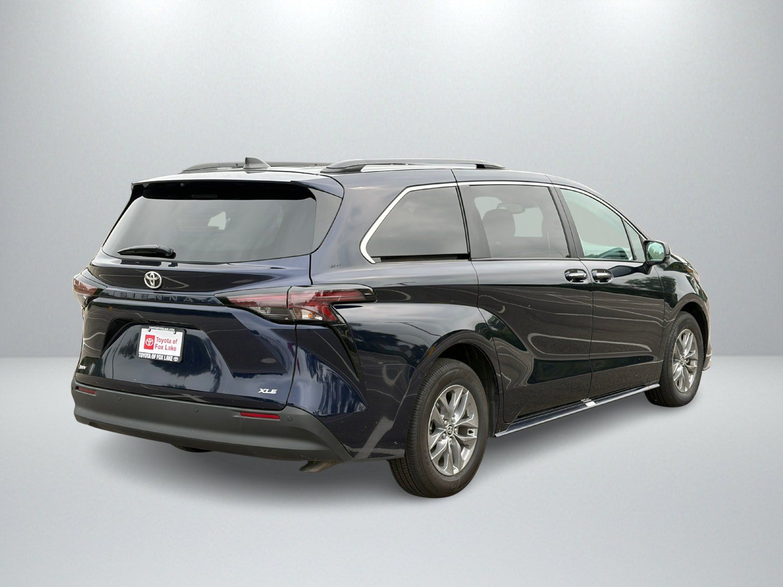 Used 2026 Toyota Sienna XLE FWD image 5