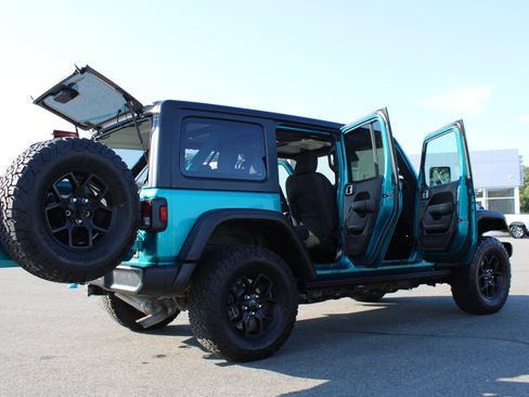 Used 2024 Jeep Wrangler Unlimited AWD/4WD image 25