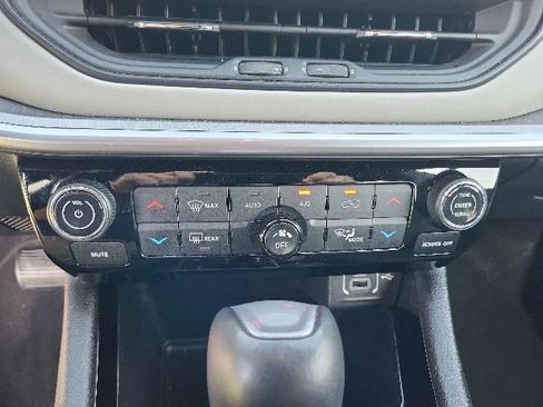 Used 2025 Jeep Compass Limited AWD/4WD image 35