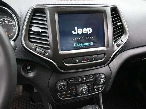 Used 2021 Jeep Cherokee Trailhawk w/ Sun, Sound & Nav Group AWD/4WD image 19
