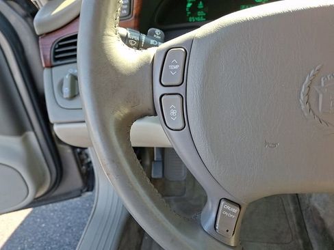 Used 2001 Cadillac De Ville w/ Comfort/Convenience Pkg image 21