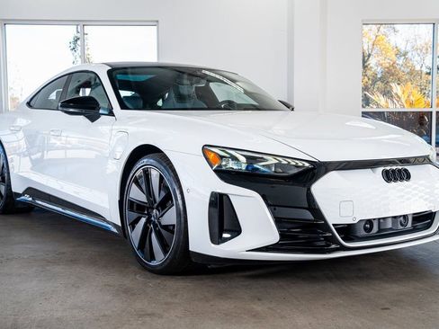 Used 2024 Audi e-tron GT Prestige image 4