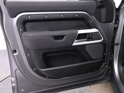 Used 2023 Land Rover Defender 110 X-Dynamic SE image 10