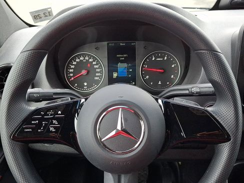 Used 2025 Mercedes-Benz Sprinter 2500 image 19