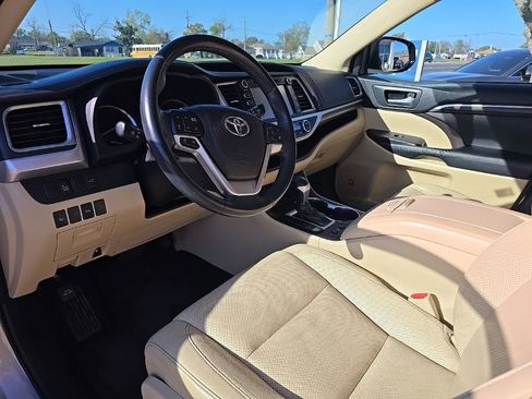 Used 2016 Toyota Highlander Limited image 13