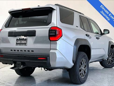 Used 2025 Toyota 4Runner SR5 image 2