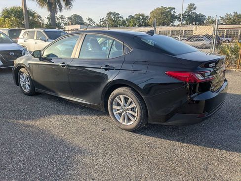 Used 2025 Toyota Camry LE FWD image 6