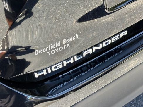 Used 2023 Toyota Highlander XLE FWD image 15